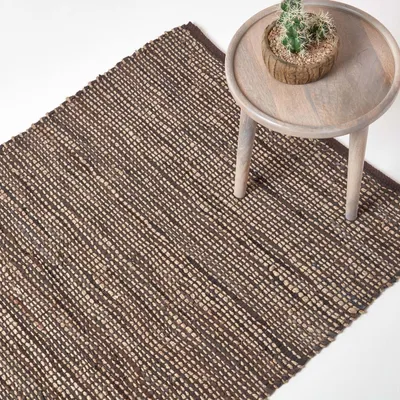Obrázek produktu pro HOMESCAPES Koberec Madras brown - Ručně tkaný koberec z konopí a recyklované kůže, 120x180 cm