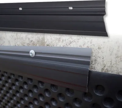 Produktbild von LEMAL Noppenbahn Abschlussprofil PT6, PVC Kunststoff anthrazit, Halteleiste Noppenfolie Mauerschutz (30 Meter / 15 Leisten) - Noppenfolie Profil Hochbeet