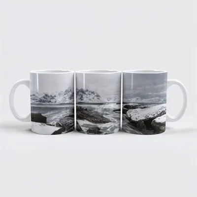 Produktbild von raxxa Premium-Tasse "Winterlandschaft mit Brandung"