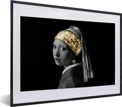 Produktbild von MuchoWow® Gerahmtes Poster Mädchen mit einem Perlenohrring - Vermeer - Gold 40x30 cm - Poster mit Schwarzem Bilderrahmen Wandposter Rahmen Foto Bilder - Bilderrahmen - Poster im Rahmen