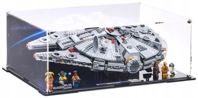 Zdjęcie produktu dla Czarna, pozioma witryna z nadrukowanym panelem tylnym, przeznaczona do ekspozycji zestawu LEGO® 75257 Star Wars – Millennium Falcon™