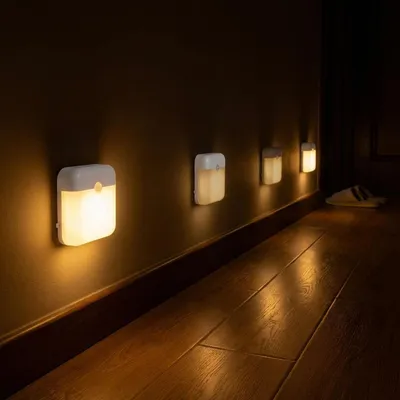 Produktbild von 4er-Set LED Nachtlicht, Bewegungssensor: Akku Schrankleuchte, USB aufladbar, selbstklebend & magnetisch – Ideal als Treppenlicht & für Kleiderschrank