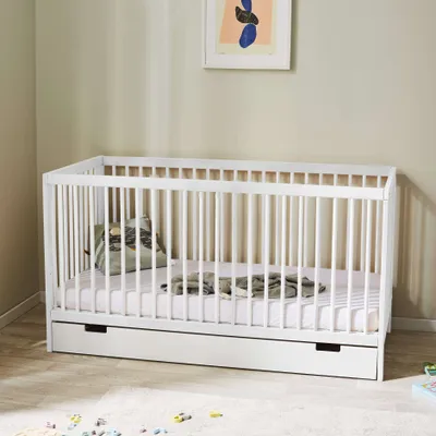 Produktbild von Babybett Kinderbett Gitterbett höhenverstellbar & herausnehmbare Sprossen Buchenholz sehr stabil weiss mit schublade 60x120 cm von Geburt bis 3. Le