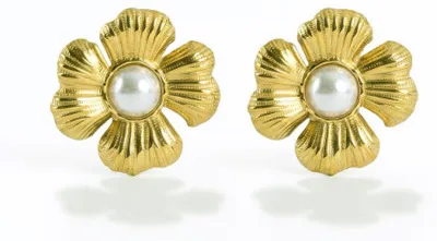Image de Boucles d'oreilles plaquées or ornées de fleurs de perles, modèle EWE260723G