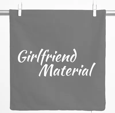 Produktbild von Huuraa Kissenbezug Girlfriend Material Schriftzug 40x40cm Steel Grey Baumwolle Dekokissenbezug Geschenkidee