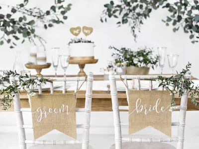 Produktbild von Bride and Groom Schild 20x21cm Stuhldeko Anhänger 2er Set natur weiß