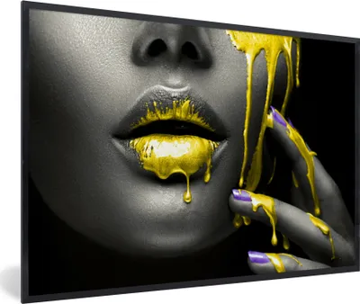 Produktbild von MuchoWow® MuchoWow® Gerahmtes Poster Lippen - Gelb - Schwarz 30x20 cm - Poster mit zchwarzem Bilderrahmen - Kunstdruck - Bild-Poster