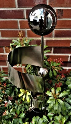 Produktbild von Skulptur Kari schwarz poliert 120 cm  Edelstahl Beetstecker Gartenstecker Rosenkugel