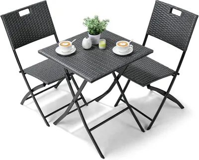 Immagine prodotto di Set di mobili da giardino: tavolo pieghevole con 2 sedie, composto da 3 pezzi, in rattan sintetico, con struttura in metallo, dimensioni 60 x 60 x 72 cm, per 2 persone, colore grigio scuro