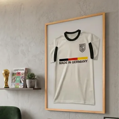 Image de K-Möbel Cadre pour maillot en bois véritable 60 x 80 cm, marron - Fabriqué en Allemagne - Vitrine pour maillot avec fond blanc et large cadre - Cadre pour maillot - Grand cadre à remplir