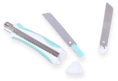 Immagine prodotto di Coltello professionale con impugnatura antiscivolo e 2 lame di ricambio