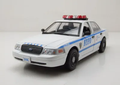 Produktbild von Greenlight 84183 Ford Crown Victoria NYPD Police 2003 weiß Quantico 1:24