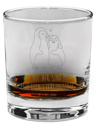 Produktbild von Mr. & Mrs. Panda Tumbler Glas Pinguin umarmen - Transparent - Geschenk, Liebe, Whiskyglas, Gravur, Hochzeit, Lowball, Umarmung, Whiskey, Hochzeitstag