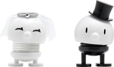 Two spring-loaded figurines, one representing a bride and the other a groom, are displayed against a white background.