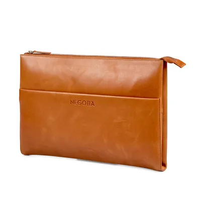 Zdjęcie produktu dla Negotia Notion Skóra Naturalna Etui na Laptopa Męskie 15,6 Cala Koniak – Pokrowiec Sleeve, MacBook Pro 16 Case, Notebook Folio