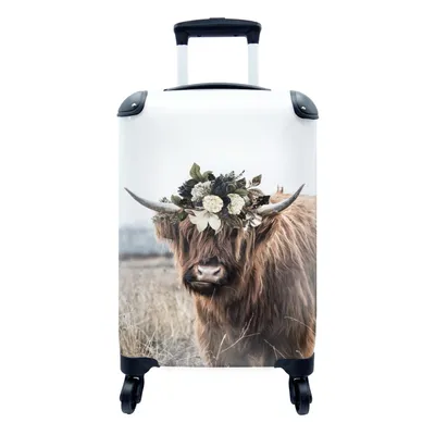 Produktbild von MuchoWow® Koffer Handgepäck Trolley Rollkoffer Kleine Reisekoffer mit 4 Rollen - Scottish Highlander - Gras - Blumen - Cabin Size < 55x40x23 cm & 55x40x20 cm - Fotokoffer - Kabinenkoffer - Boardgepäck - Reise-Box - Reisekoffer - Reisegepäck - Koffer mit Bild - Trolley für Kinder