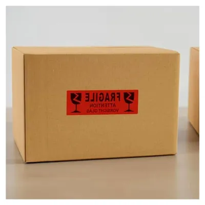 Produktbild von Selbstklebende Warnetiketten 150 x 50 mm - Paketaufkleber für zerbrechliche Ware - 1.500 Versandetiketten auf 3 Rollen