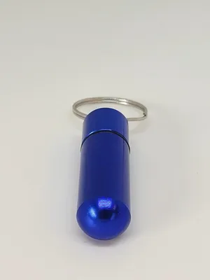 Produktbild von Jumada's - Handlicher Medikamentenkoffer - Pillenetui - Schlüsselanhänger - Aus Aluminium - In Blau
