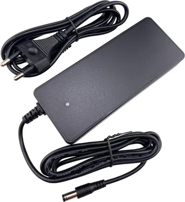 Produktbild von Trade-Shop Netzteil Ladegerät Ladekabel 42V 2A für 36V Akkus mit 5,5mm x 2,5mm Rundstecker für Elektrofahrräder E-Bikes Pedelecs Scooter Hoverboard