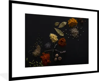 Produktbild von MuchoWow® Gerahmtes Poster Kräuter - Schwarz - Gewürze - Küche - Kochen 90x60 cm - Poster mit Schwarzem Bilderrahmen Wandposter Rahmen Foto Bilder - Wanddekoration - Fotos