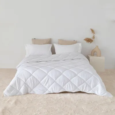 Image de Couette 450 gr 200 x 200 cm 100 % microfibre (extérieur) 100 % polyester (garnissage) Fabriqué en Europe