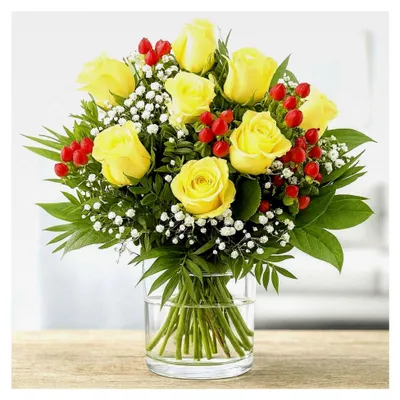 Produktbild von Blumenstrauß mit frischen gelben Rosen, Hyperikum und Schleierkraut