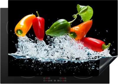 Obrázek produktu pro KitchenYeah® Krycí deska na sporák paprika - černá - zelenina - voda - list, 75x52cm, dekorace do kuchyně, keramická krycí deska na sporák, krycí deska na varnou desku