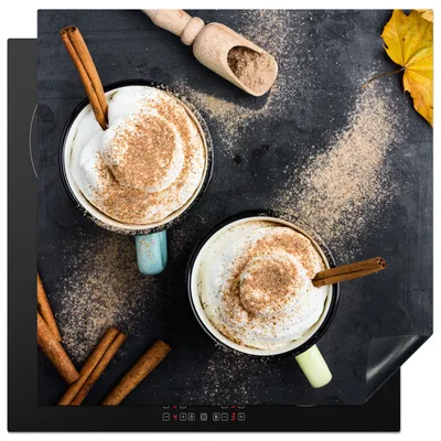 Produktbild von KitchenYeah© Herdabdeckplatte Ein herbstlicher Kaffee mit Zimt von oben betrachtet , 78x78cm, Küche Deko, Glaskeramikkochfeld Herdabdeckung, Abdeckplatte fùr Kochfeld
