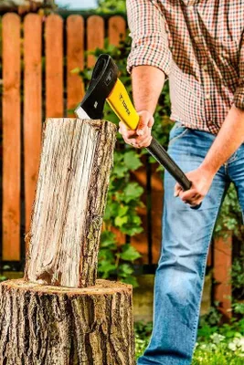 Produktbild von Famanu Axt 1000 g mit Glasfaserstiel - Ergonomischer Griff