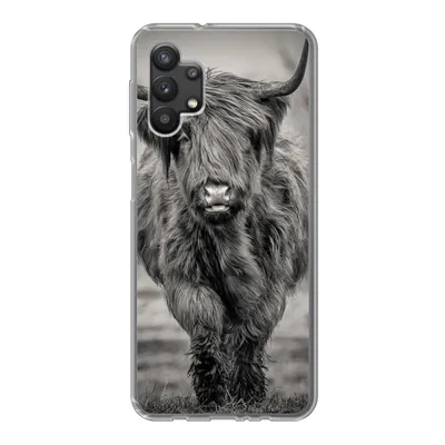 Produktbild von MuchoWow® Handyhülle Schutzhülle Hülle für Samsung Galaxy A32 5G Schottischer Highlander - Schwarz und Weiß Silikon Softcase Handy Hülle - Softcase