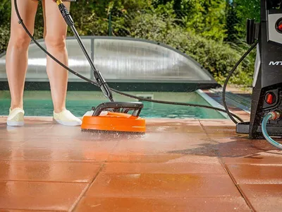 Produktbild von Mountfield Hochdruck-Terrassenbürste mit Reinigungsmittelbehälter