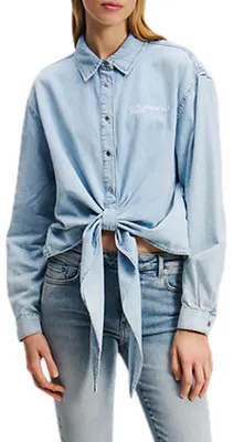 Image de Jean Karl Lagerfeld pour femmes, chemisier en denim à envelopper, bleu clair, taille XL