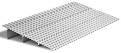 Image de Rampe de seuil VEVOR, 423 x 864 x 87 mm, rampe d'accès en alliage d'aluminium d'une capacité de charge de 360 kg, rampes de trottoir pour les escaliers domestiques, adaptées aux fauteuils roulants, scooters, déambulateurs, vélos et tricycles
