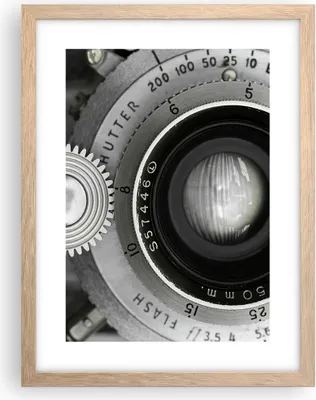 Produktbild von Gerahmtes Poster - Rahmen in heller Eiche - Objektiv Schwarzweiß Vintage - 30x40 cm - Wand Bild - Wanddeko - Wandbilder - Kunstposter - Wandposter - Bilderrahmen - Bilder - P2NPA30x40-4631
