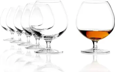Imagen del producto de Stölzle Lausitz, juego de 6 vasos "Lausitz" para coñac, modelo "Milano", capacidad de 585 ml. Vasos aptos para lavavajillas. Código: 103 00 18 | EAN: 4012632108470