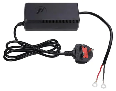 Obrázok produktu pre Menič – adaptér DC na AC – 12 V/24 V na 240 V – pre splitové dieselové vzduchové kúrenie – zástrčky pre EÚ/USA/Veľkú Britániu