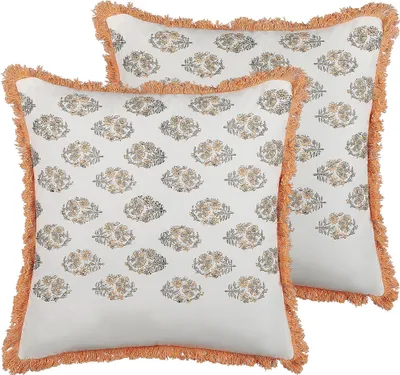 Produktbild von BELIANI Dekokissen 2er Set Weiß und Orange Baumwolle 45 x 45 cm Bezug mit Füllung Reißverschluss Fransen Blumenmuster Boho Wohnzimmer Schlafzimmer Deko