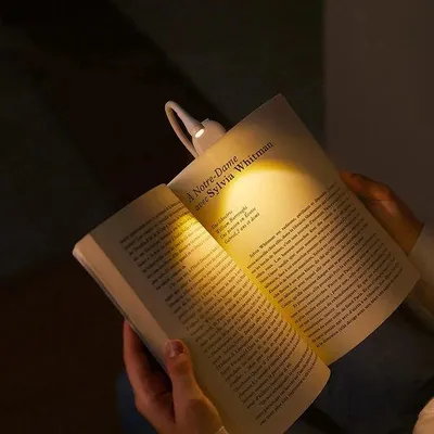 Immagine prodotto di Luce notturna - Luce notturna a LED con morsetto - regolabile - 3 posizioni - Luce notturna per la lettura - ricaricabile tramite USB-C - bianca - 3 W - Luce notturna a LED ricaricabile