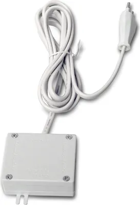 Produktbild von HV Verteiler 5-fach, 250V 6A, schutzisoliert, ohne Stecker, 2m Kabel, 63x73x22mm