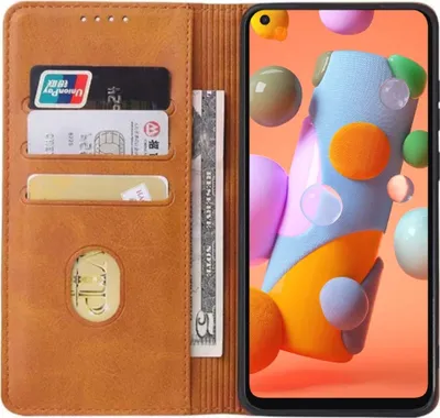 Productafbeelding van Smartphonica Samsung Galaxy A11 hoesje van kunstleer met magnetische sluiting en pasvakken, type book case - Bruin