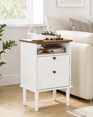 Produktbild von Unyqoos® weißer Nachttisch aus laminiertem Holz im Landhaus‑Vintage‑Stil, mit Tür, offenem Fach und Kabeldurchführung – Nachtkästchen für Schlafzimmer & Wohnzimmer