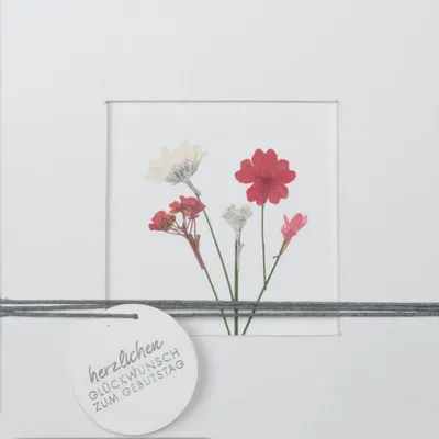 Produktbild von Blumenpasspartout Karte "Herzlichen Glückwunsch zum Geburtstag"