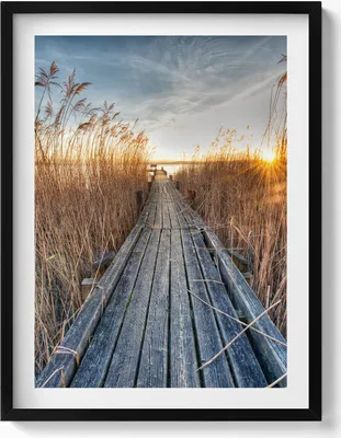 Produktbild von Eine Holzstraße zwischen Leisten– Wandbild mit Rahmen – Gerahmtes Bild  – Wanddekoration – 60x80 cm –  Schwarz Rahmen