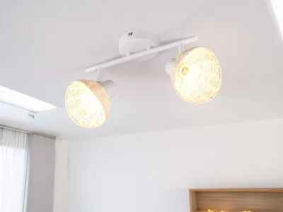 Produktbild von LED Deckenstrahler 2-flammig Weiß mit Rattan Lampenschirmen, Breite 40cm