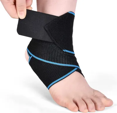 Productafbeelding van Famanu enkelbandage met verstelbaar compressieniveau - blauw