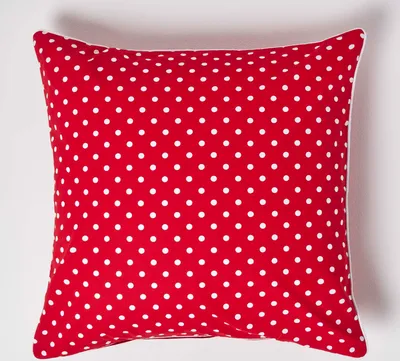 Image de HOMESCAPES Taie d'oreiller rouge à pois, 100% coton, 60 x 60 cm