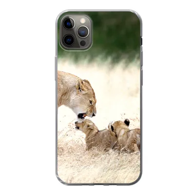 Produktbild von MuchoWow® Handyhülle Schutzhülle Hülle für iPhone 12 Pro Max Löwe - Gras - Junge - Familie Silikon Softcase Handy Hülle - Hartschale