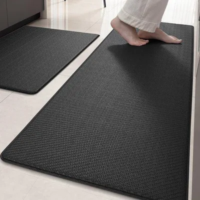 Obrázek produktu pro Sada Ibzoa®: 2 kuchyňské podložky – rozměry 44×75 cm a 44×150 cm, 10 mm paměťová pěna, protiskluzové a voděodolné podložky, které snižují únavu