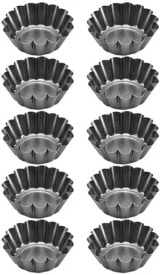 Image de 10 moules à pâtisserie en acier carbone pour différents types de gâteaux, y compris les génoises, avec une construction robuste et un démoulage facile