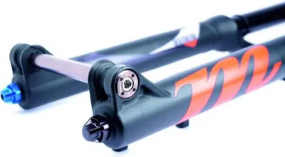 Image de Axe traversant Manitou Hexlock SL 15 x 110 mm - axe Boost léger et rigide